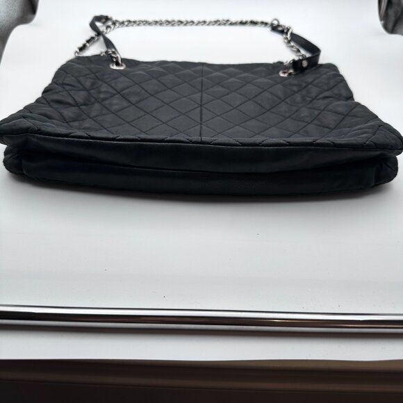 DKNY Bag Leather Quilted Black with Gold Hardware and Gold Chain Shoulder Straps - Picture 4 of 16